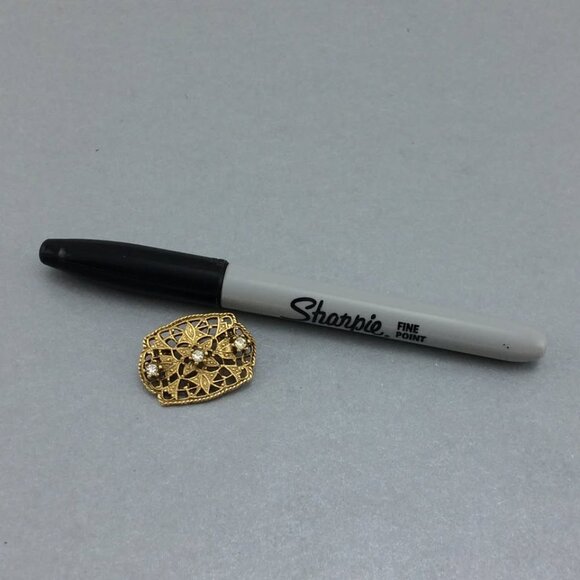 Vintage Antiqued Goldtone Metal Filigree Open Work Clear Rhinestone Brooch Pin - Picture 8 of 9